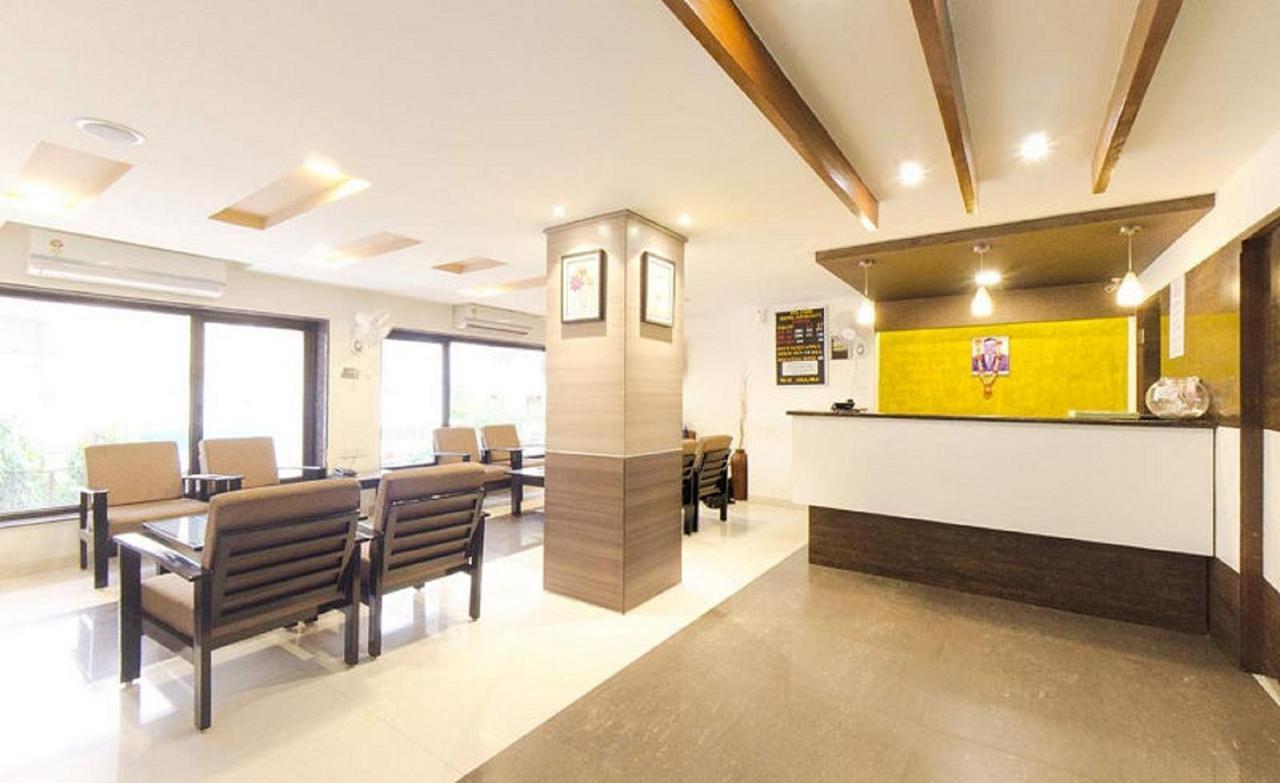 Hotel Savshanti Towers Vadodara Esterno foto