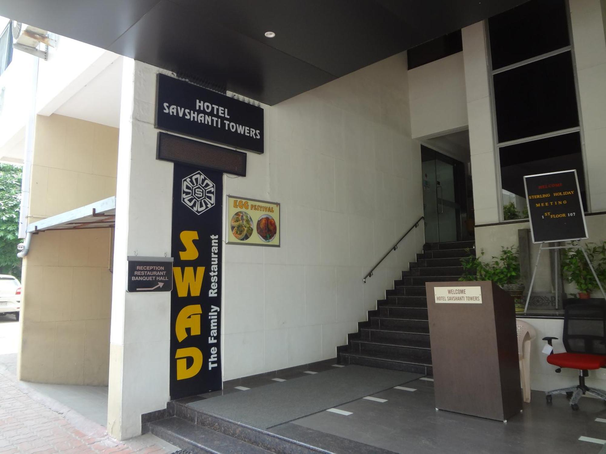 Hotel Savshanti Towers Vadodara Esterno foto