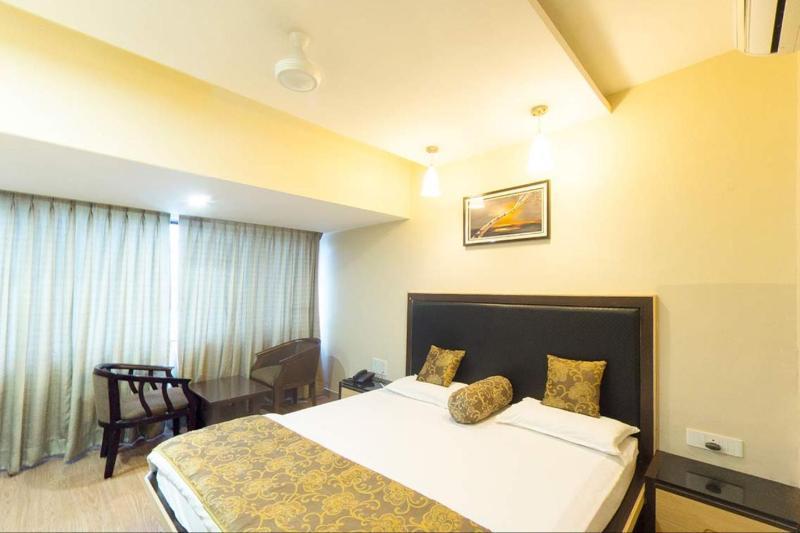 Hotel Savshanti Towers Vadodara Esterno foto