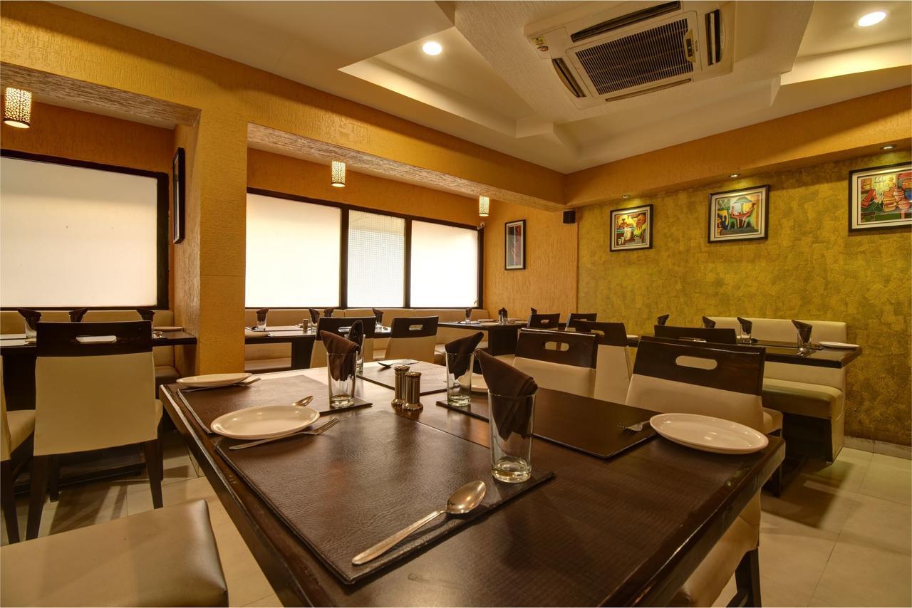 Hotel Savshanti Towers Vadodara Esterno foto
